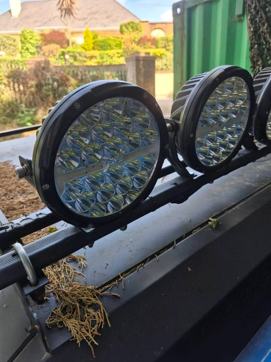 4x 100W. Light pods - Image 1