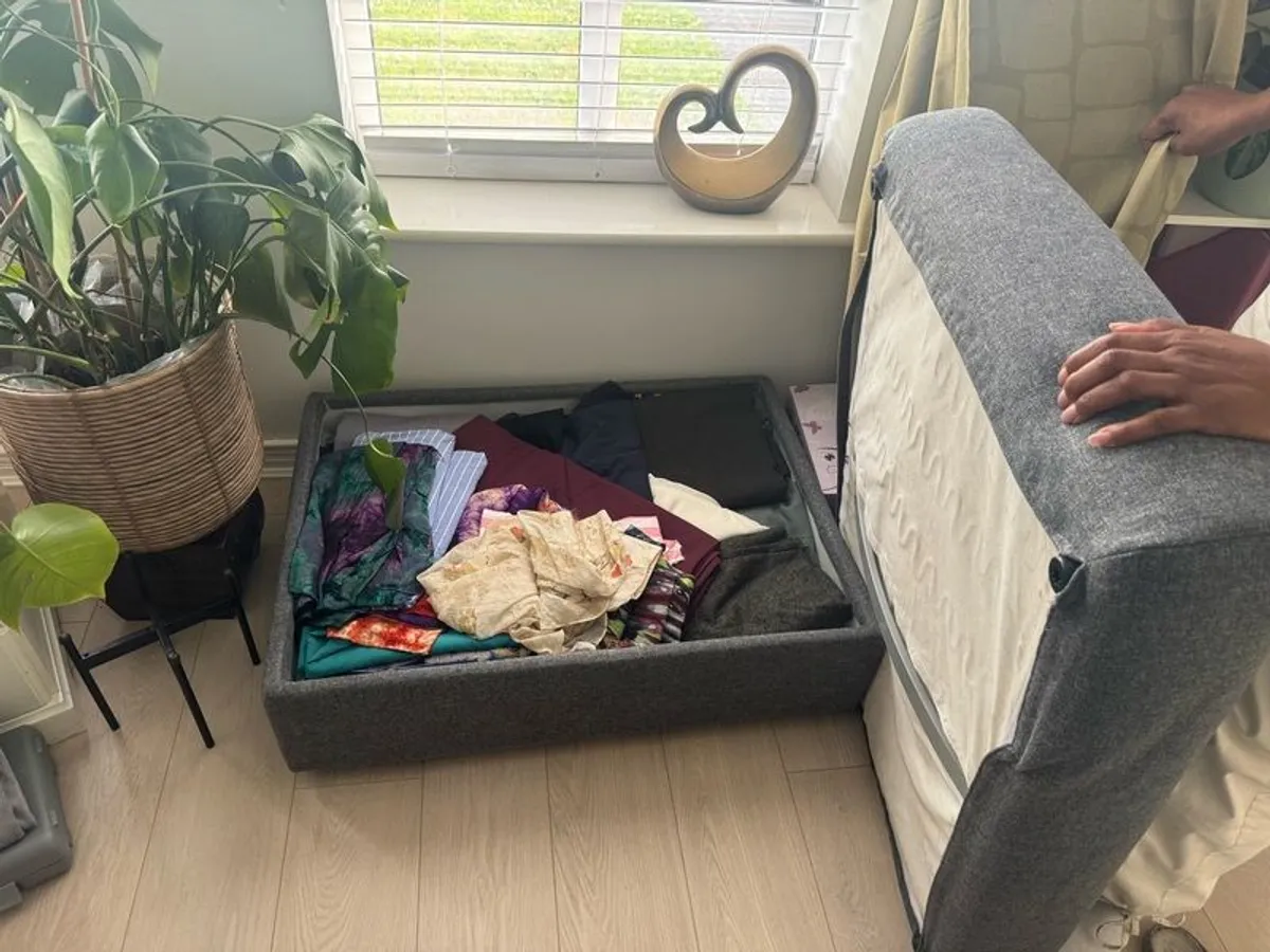 Large L-corner Sofa with storage and storage box - Image 4
