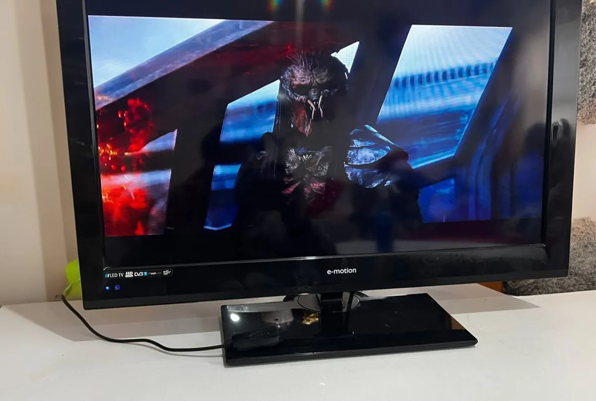 TV + Corner TV Table  Full Setup sale price - Image 3