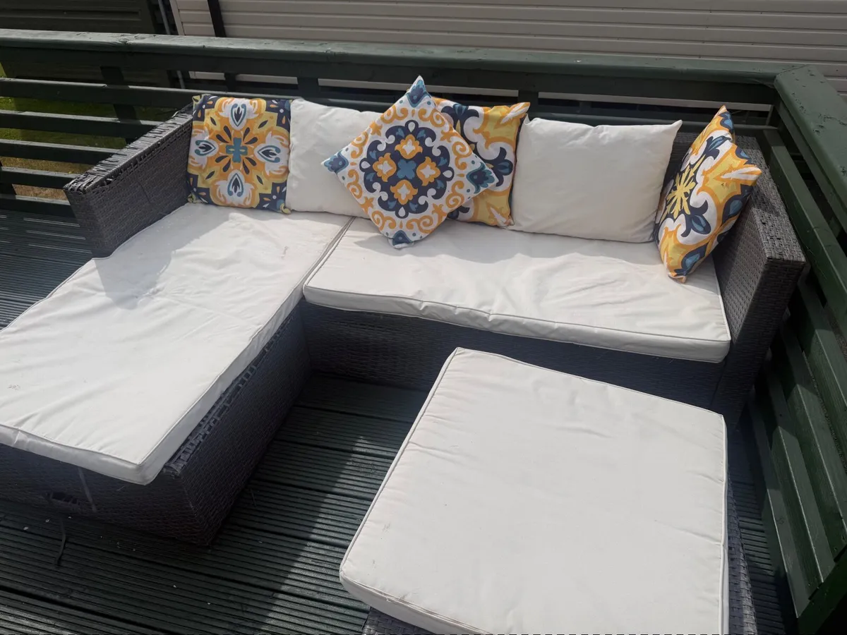Free Outdoor couch - Image 1