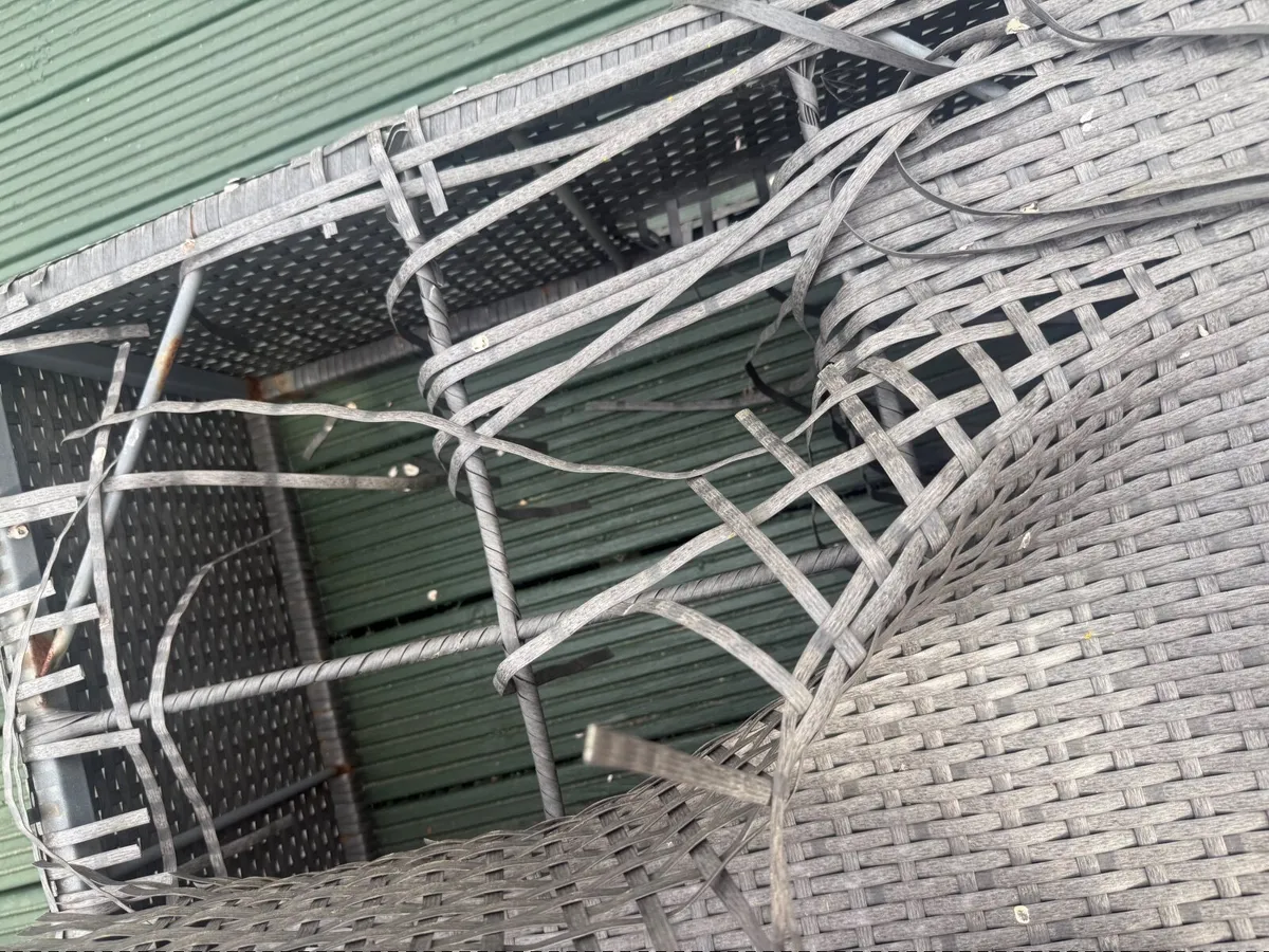 Free Outdoor couch - Image 2