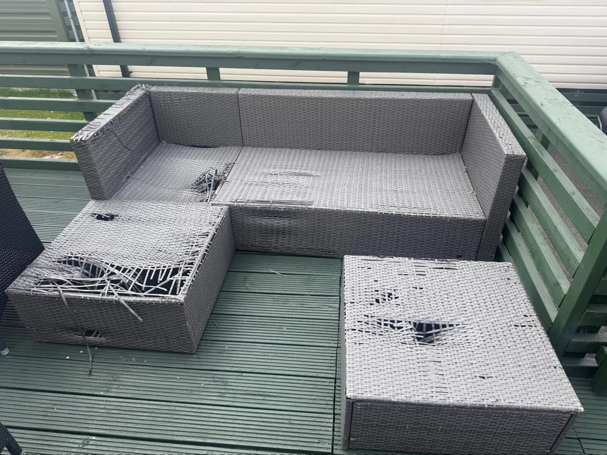 Free Outdoor couch - Image 3
