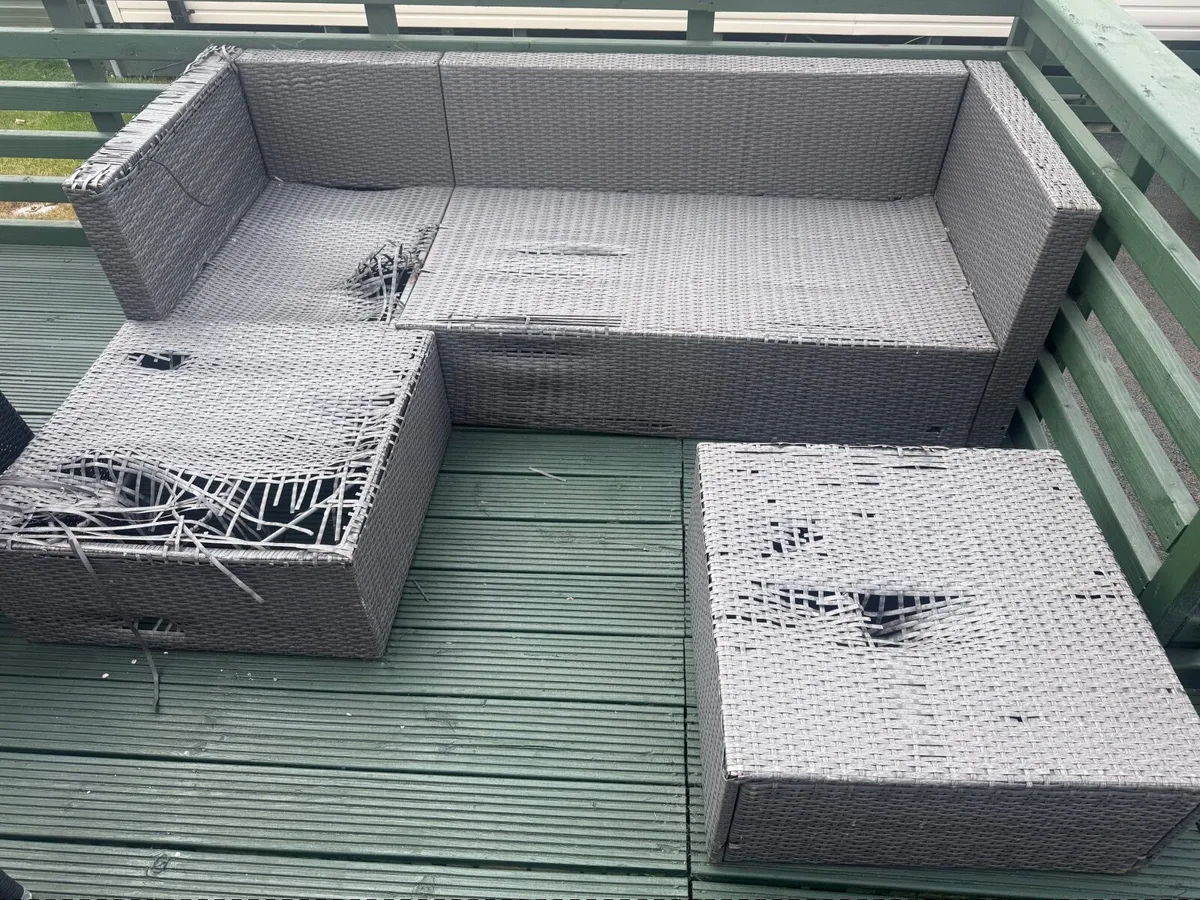 Free Outdoor couch - Image 4