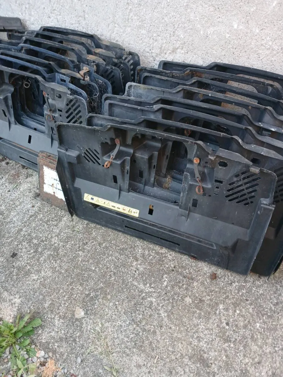 Breaking 4 parts Ride on mowers - Image 1