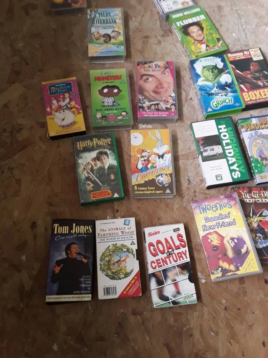 Vhs video tapes loads of over 200     100e - Image 2