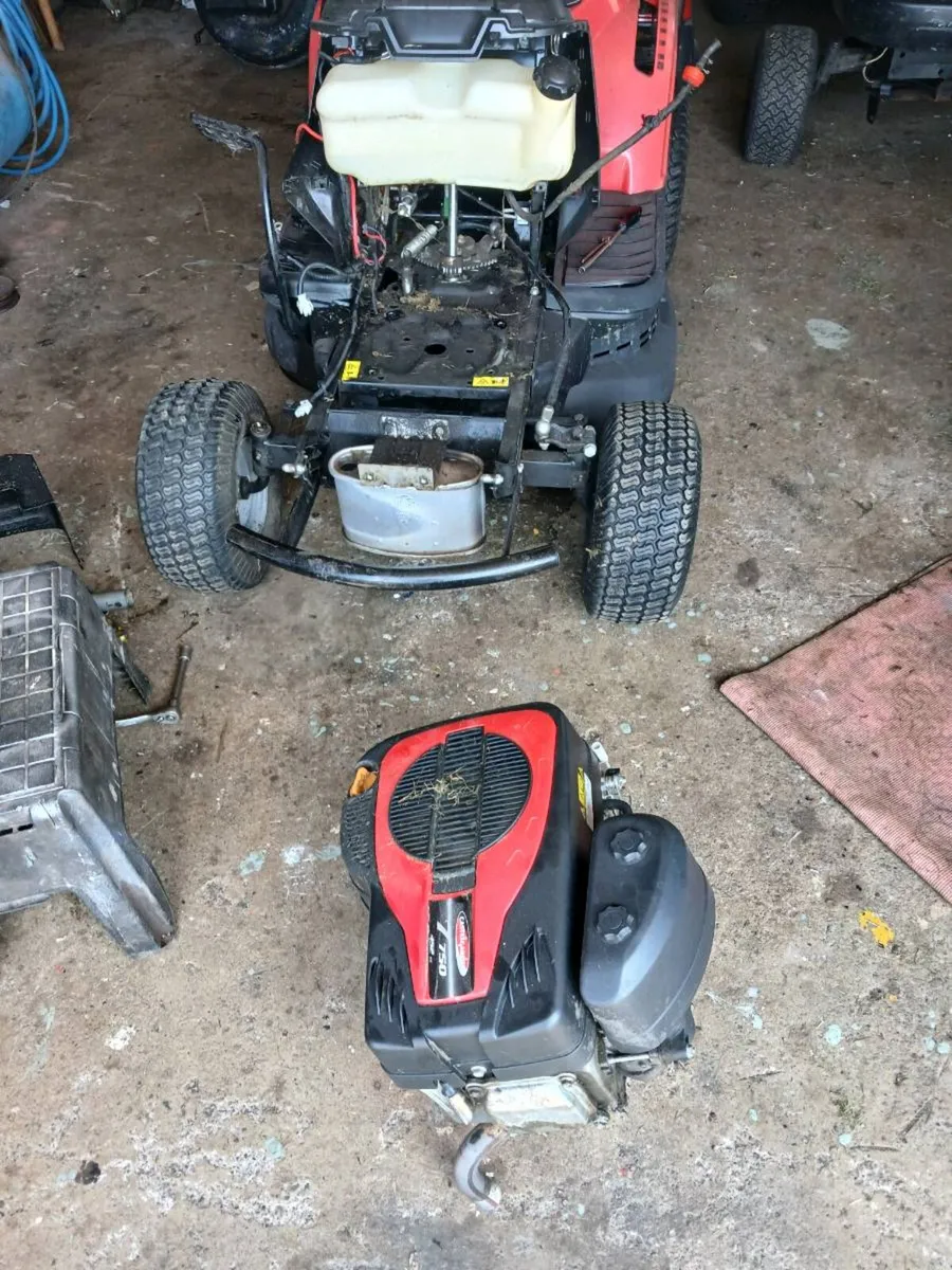 Breaking 4 parts Ride on mowers - Image 4