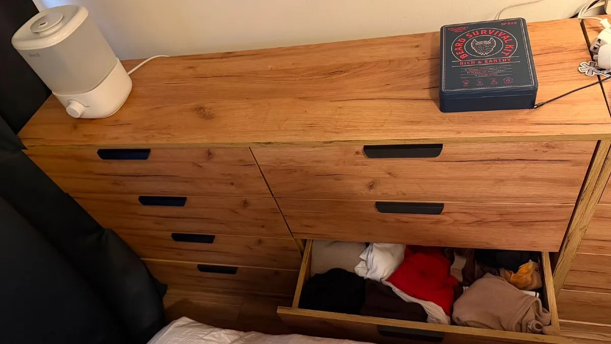 8-Drawer Chest of Drawers – €100 - Image 1