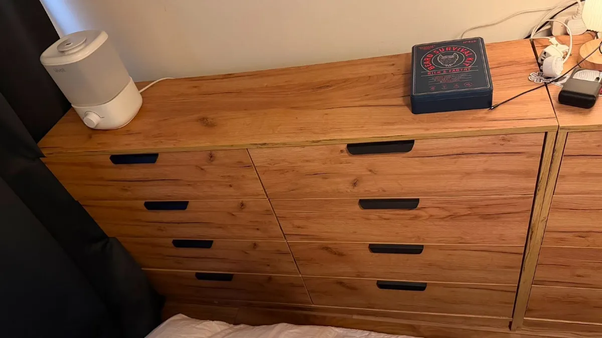8-Drawer Chest of Drawers – €100 - Image 2