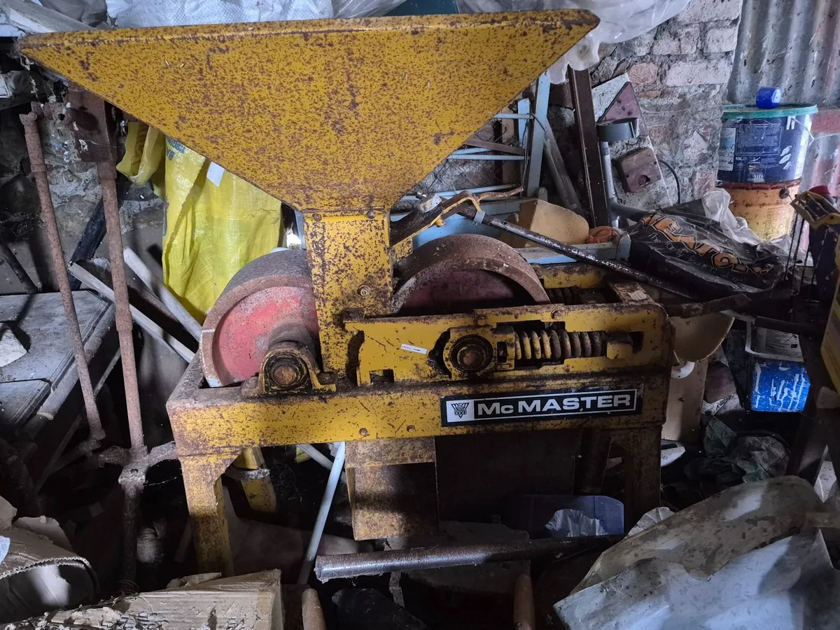 Machinery CLEAR OUT mower, fert spreaders, ploug - Image 2