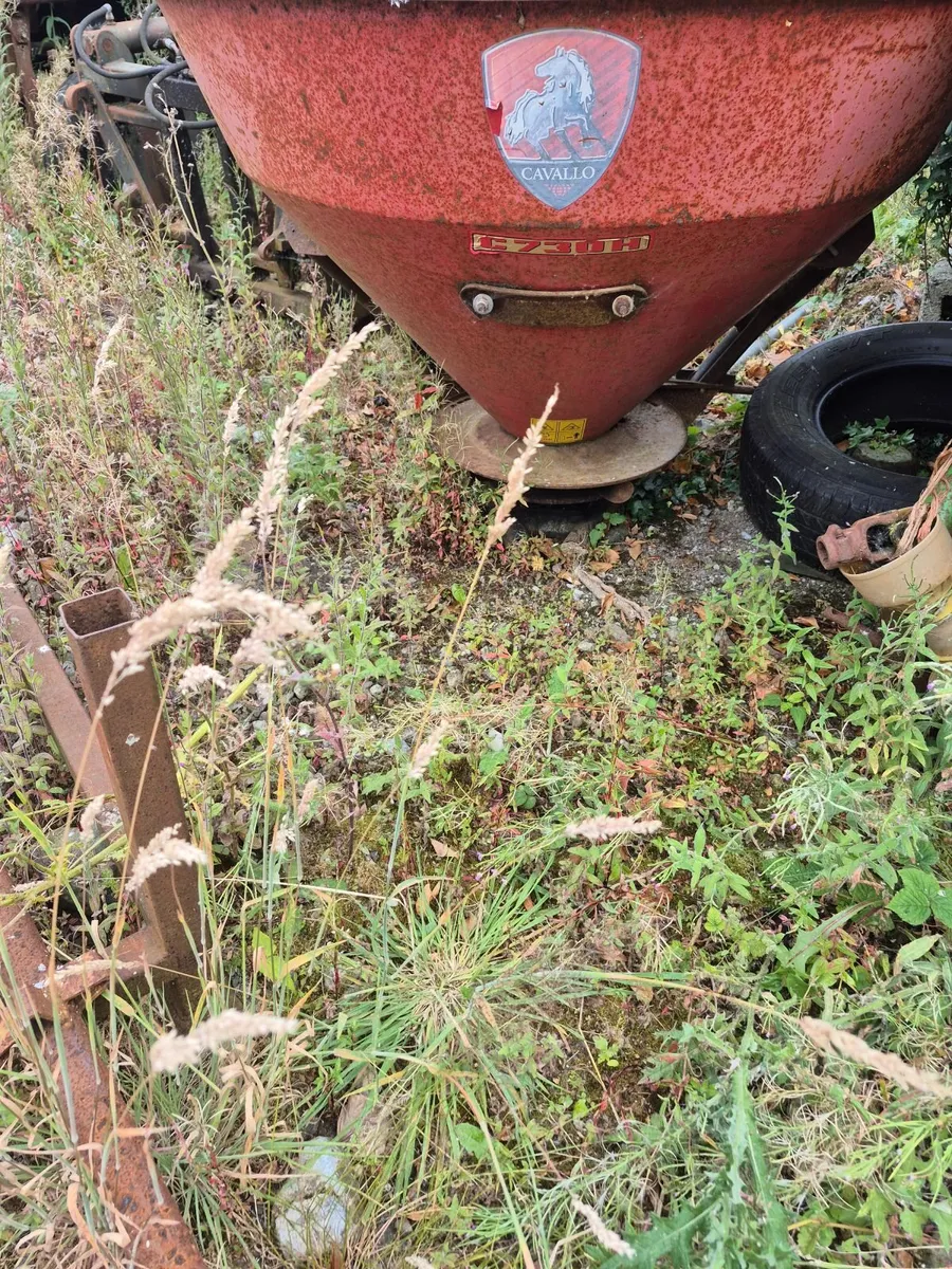 Machinery CLEAR OUT mower, fert spreaders, ploug - Image 3