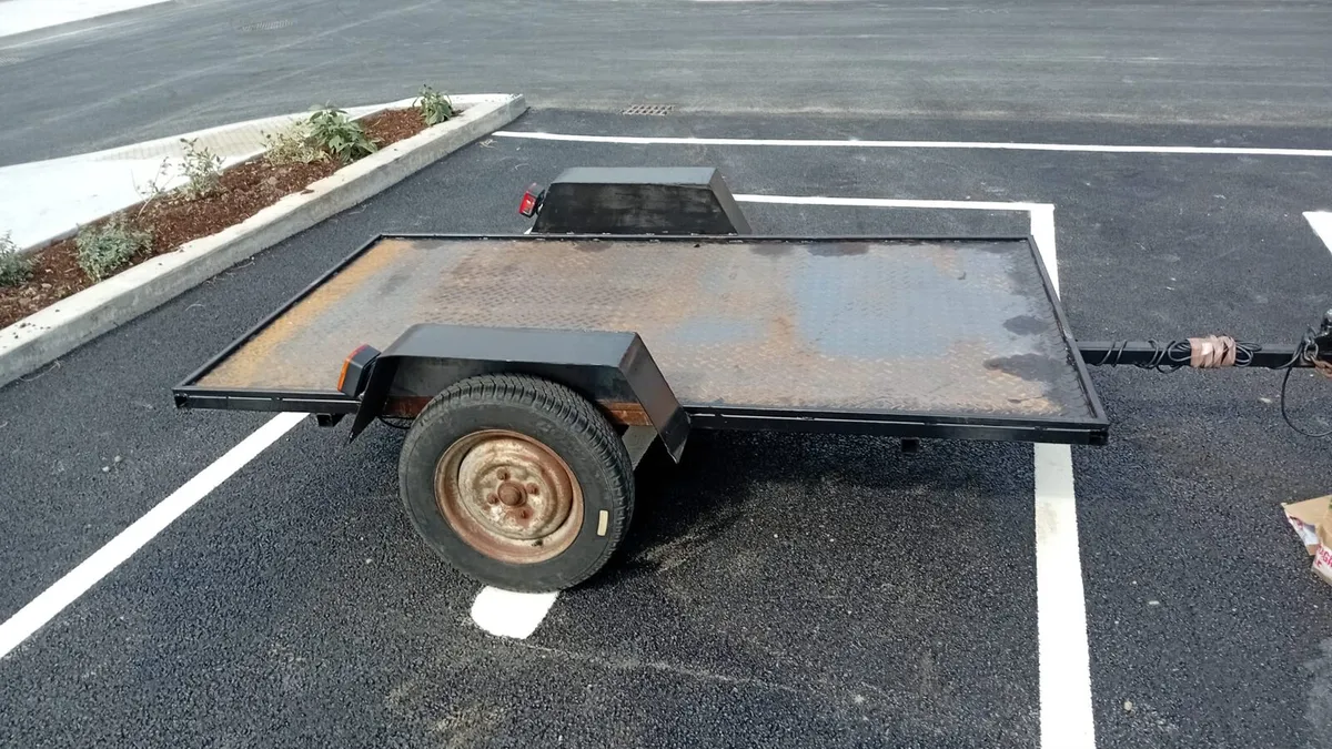 Trailer - Image 1