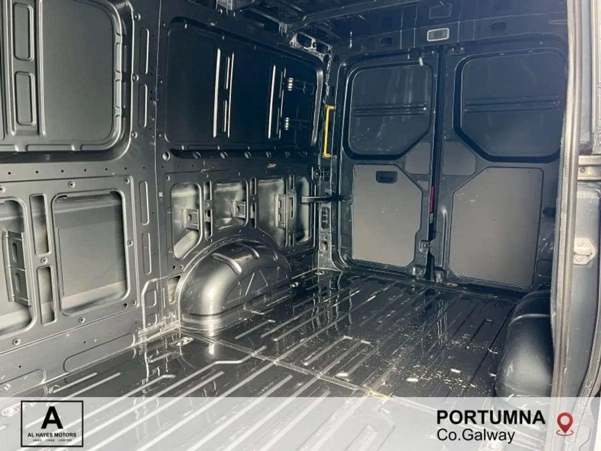 Volkswagen Crafter T 30 MWB 140BHP *PRICE+VAT* - Image 4