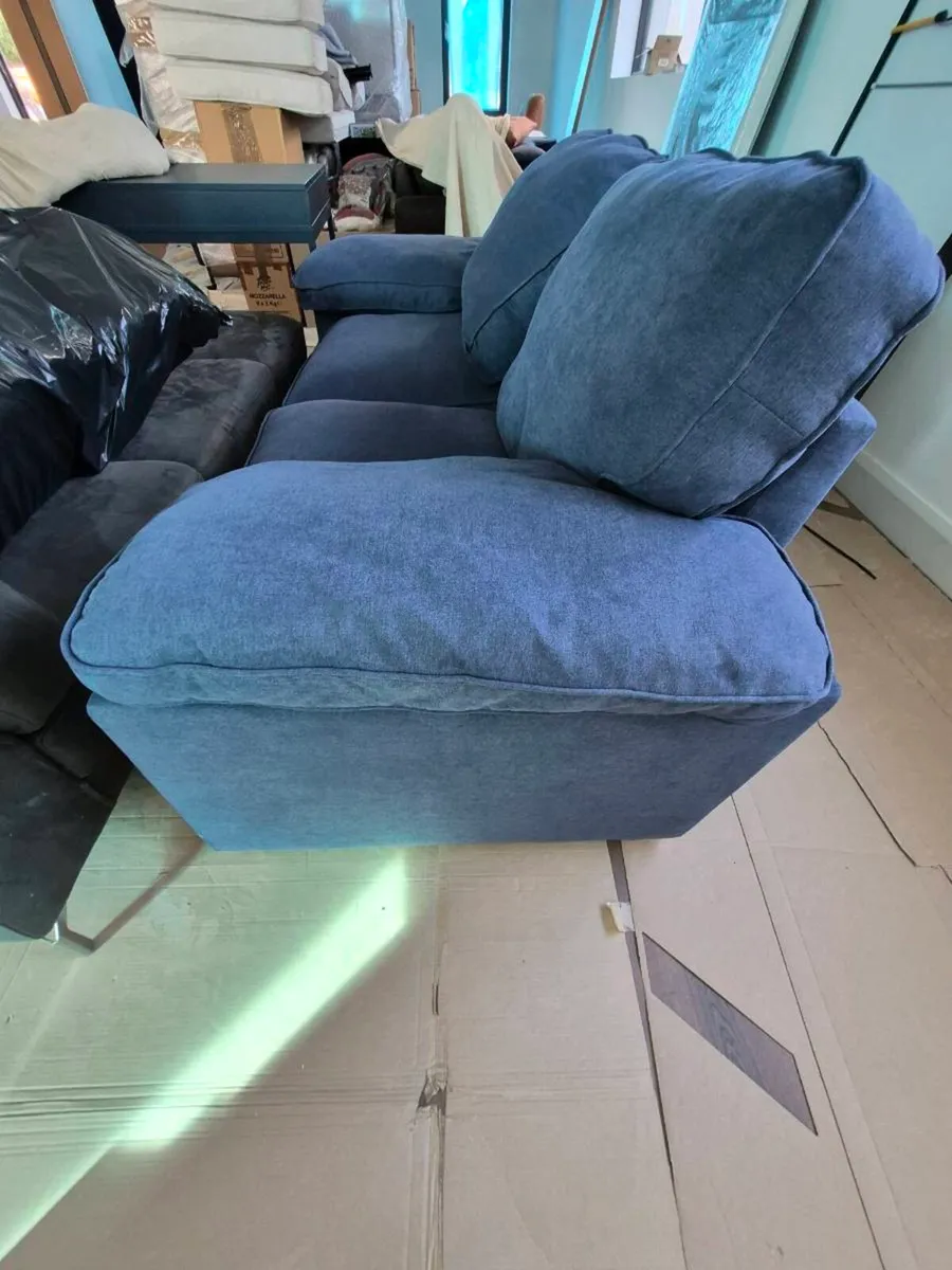 2 seater sofa bed - Image 2