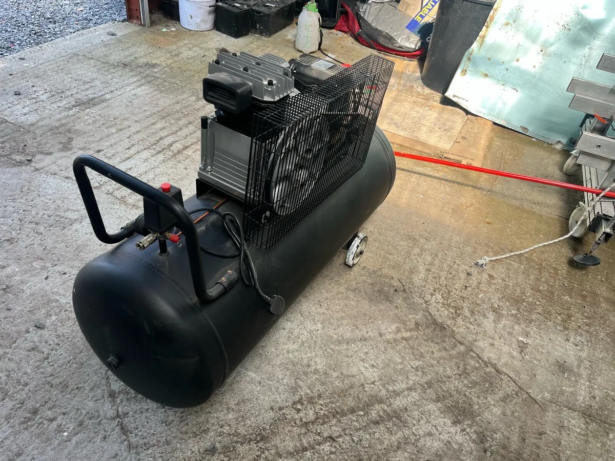 200 L air compressor - Image 4