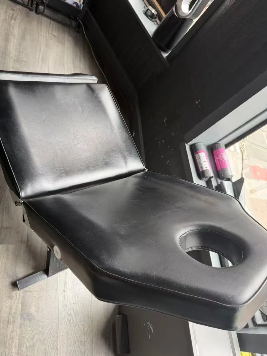 Tattoo bed & massage bed - Image 2