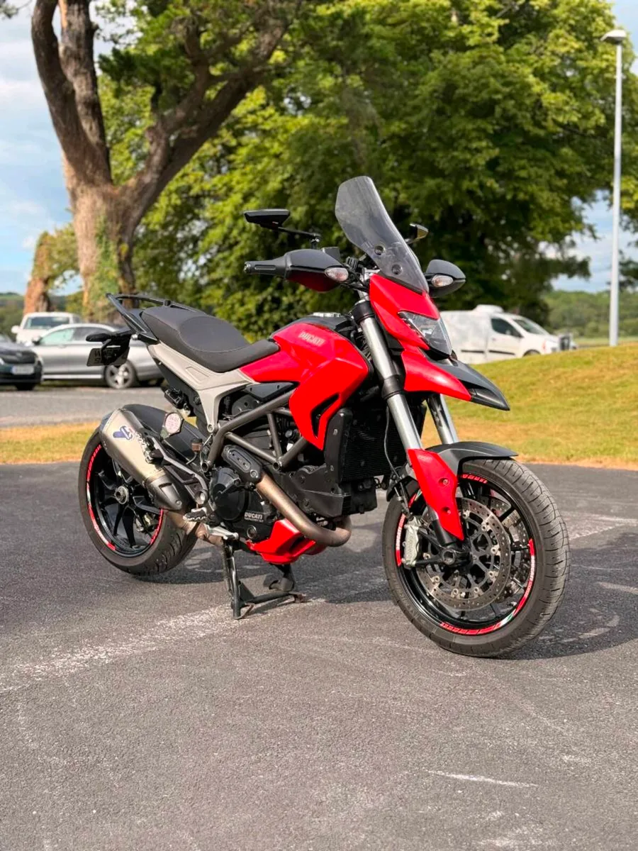 Ducati hyperstrada 2015 - Image 1