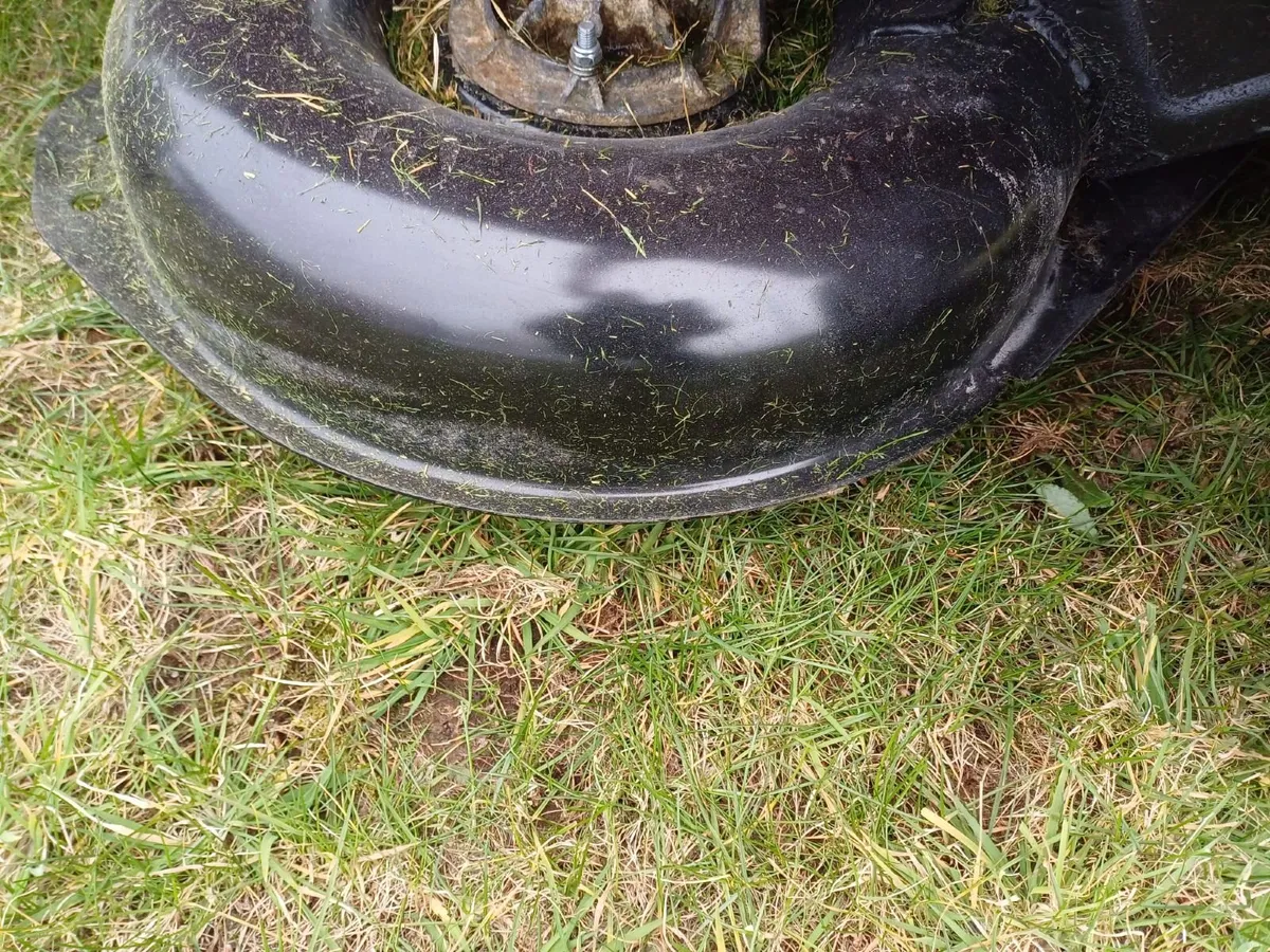 Ride on lawnmower - Image 4