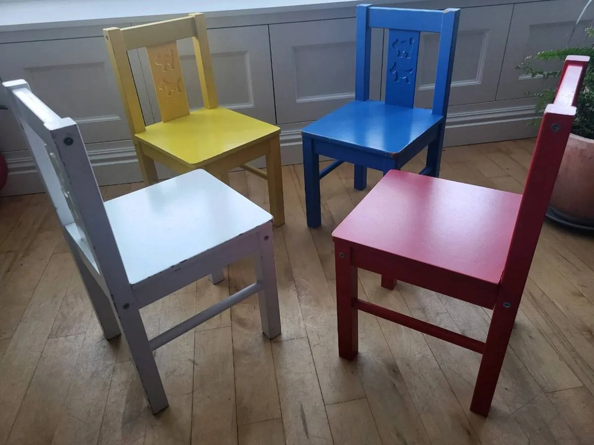 Kids table and chairs - Image 4