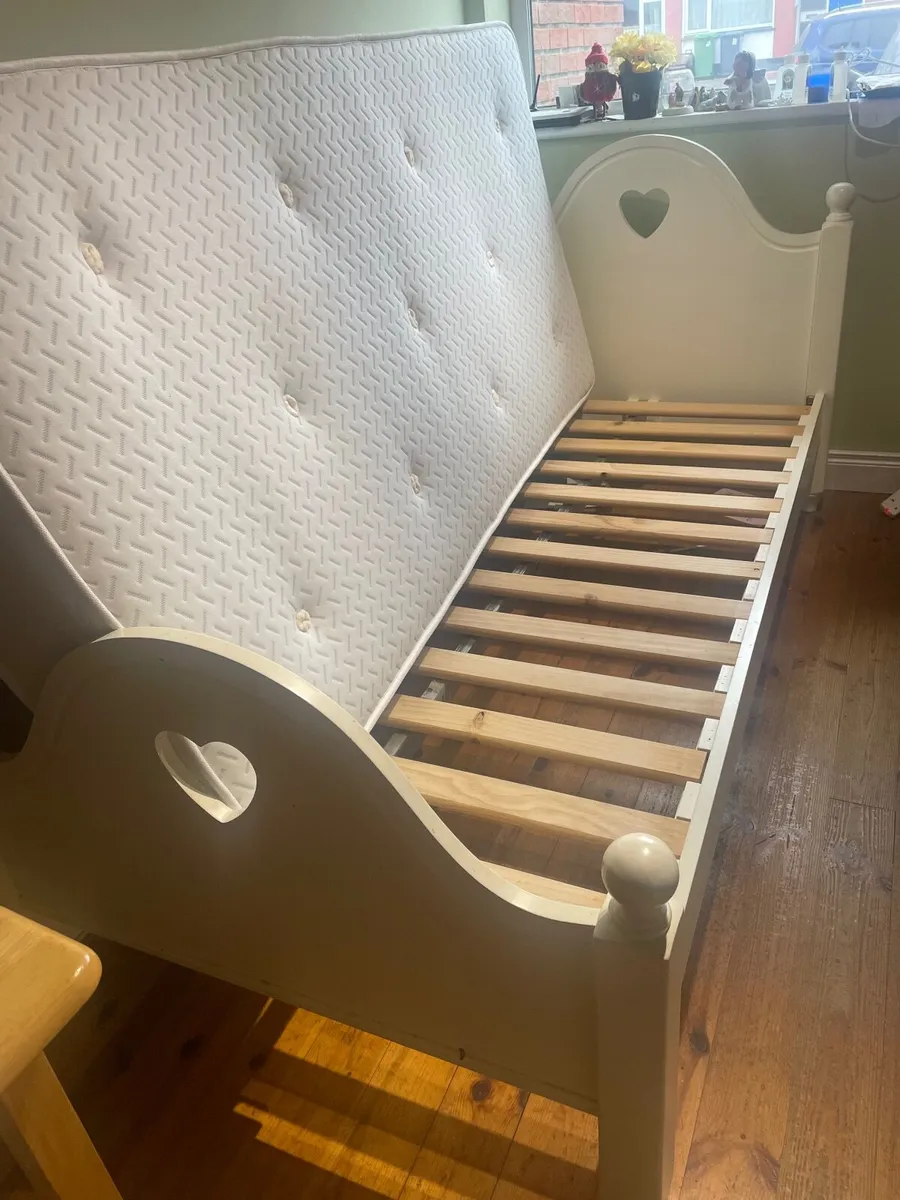 Single bed - Image 3