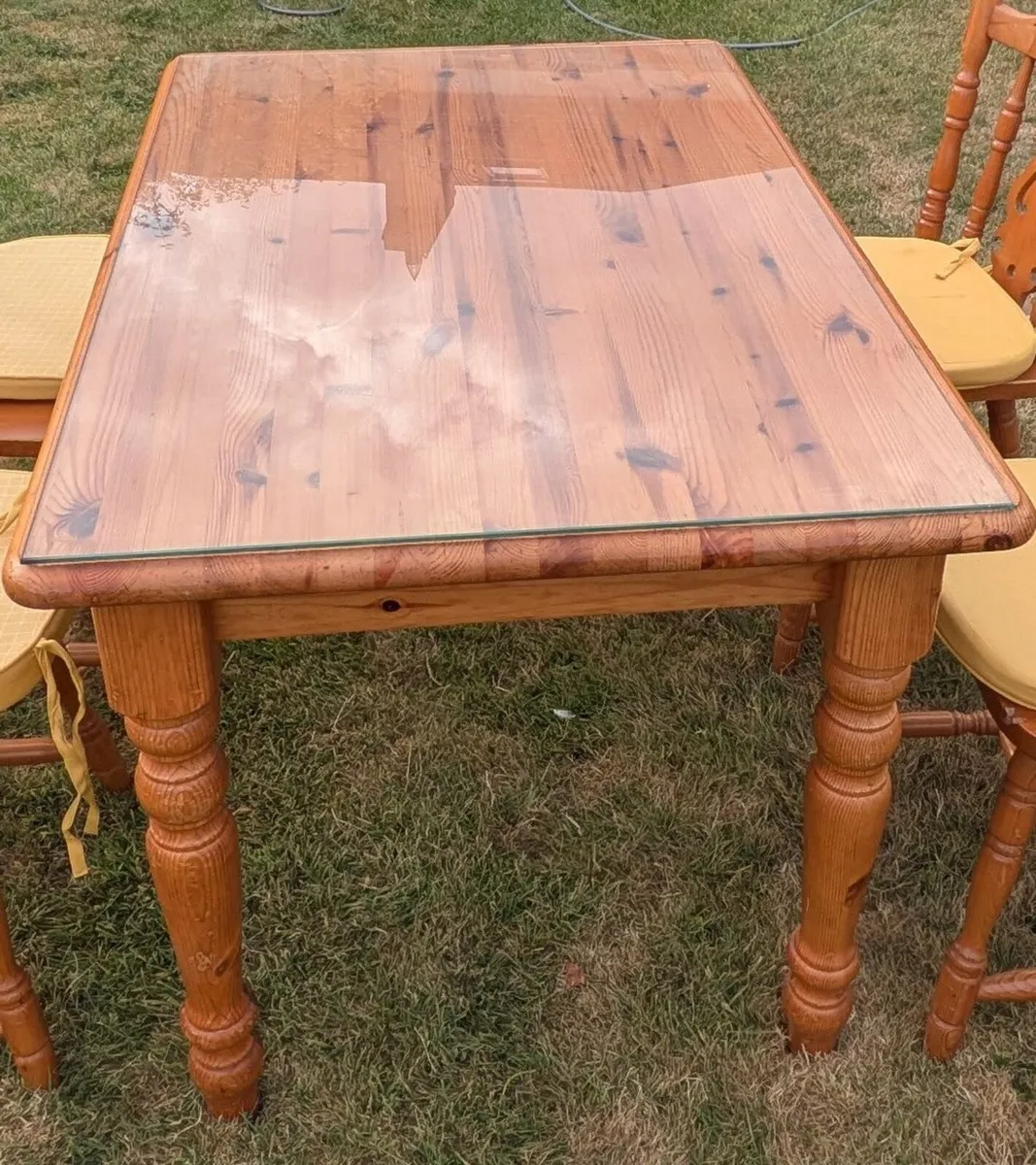 Pine table and chairs with tempered glass - Image 1