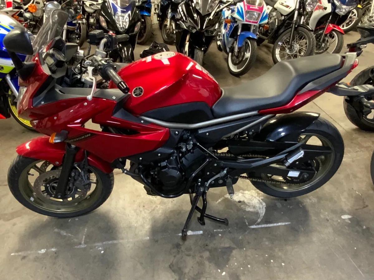 YAMAHA xj6  2010 - Image 4