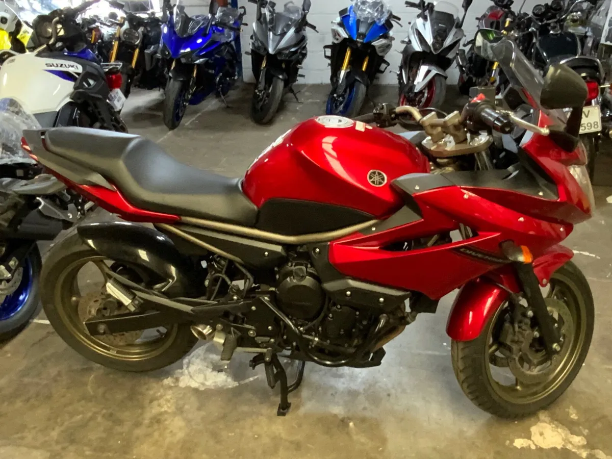 YAMAHA xj6  2010 - Image 2