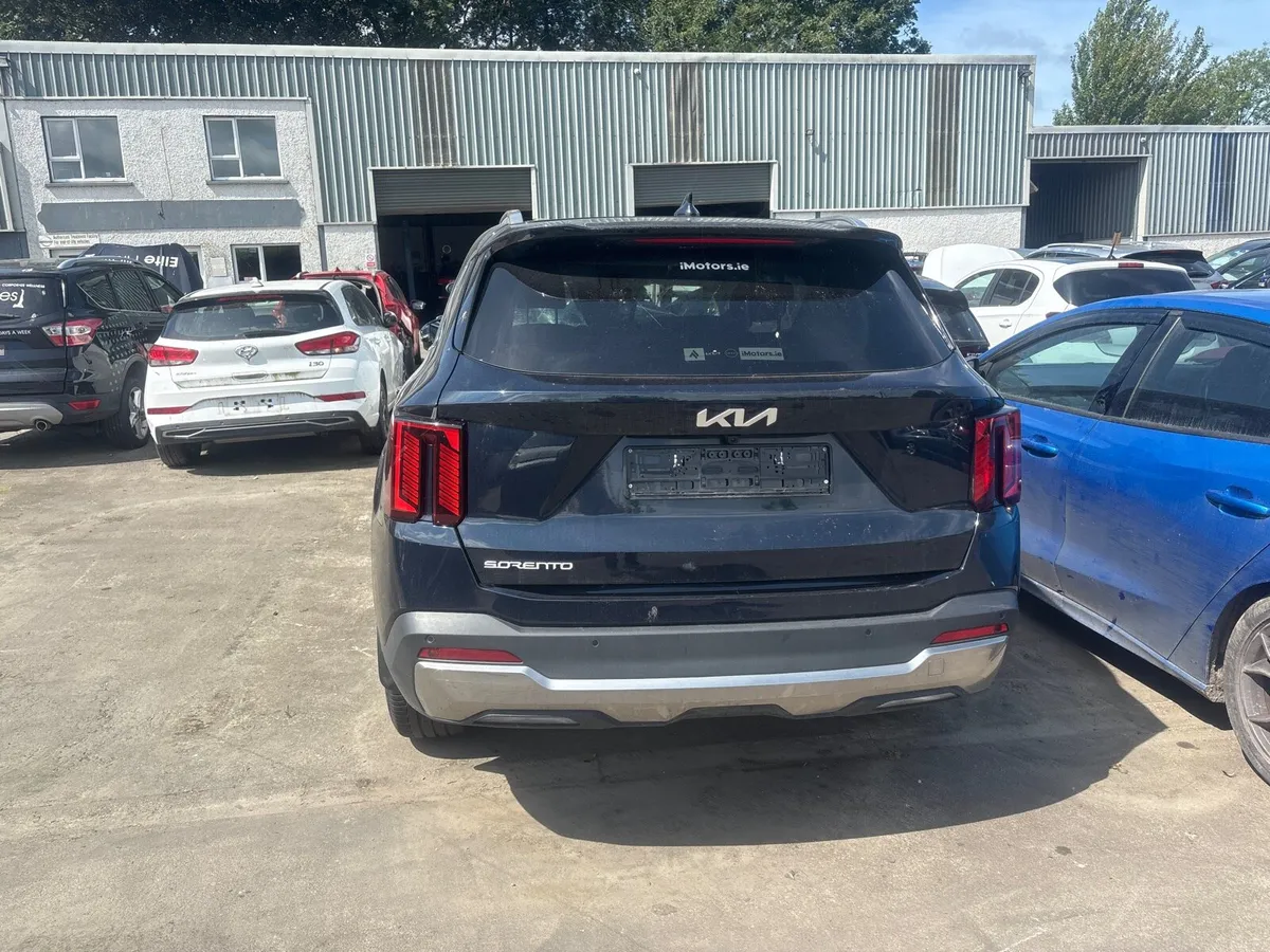 2025 Kia sorento for parts - Image 2