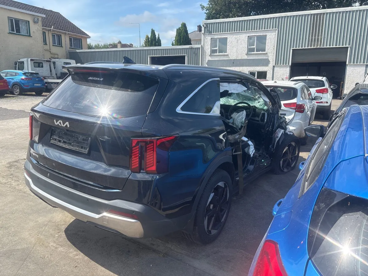2025 Kia sorento for parts - Image 3