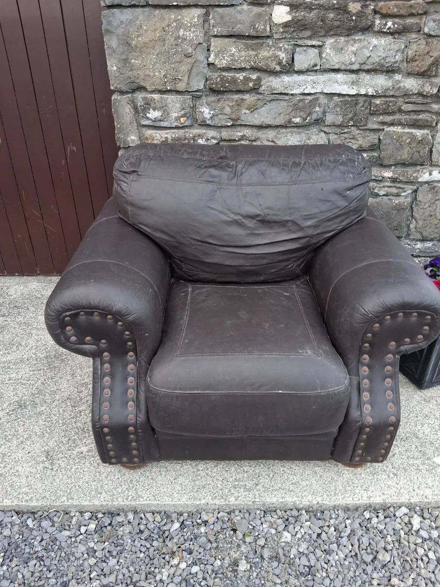 Free Armchair - Image 1