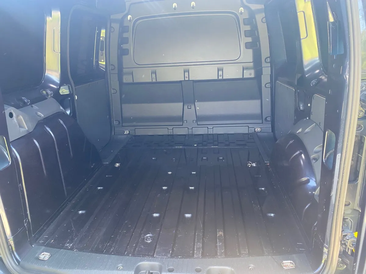 🚙…Volkswagen Caddy 2024 2.0 TDI Low kms - Image 4