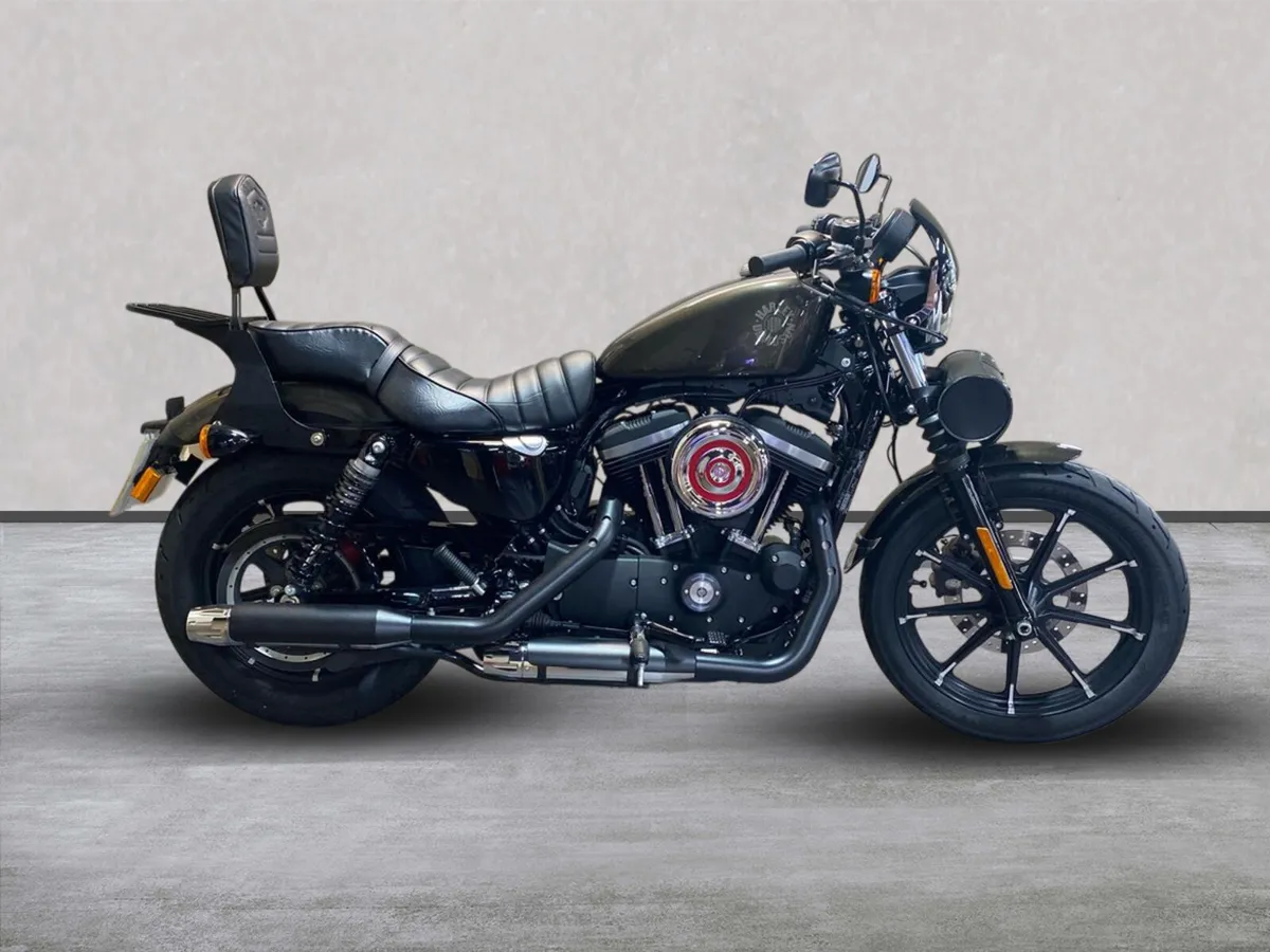 Harley Davidson 883 Iron with Extras and Plate - Image 1