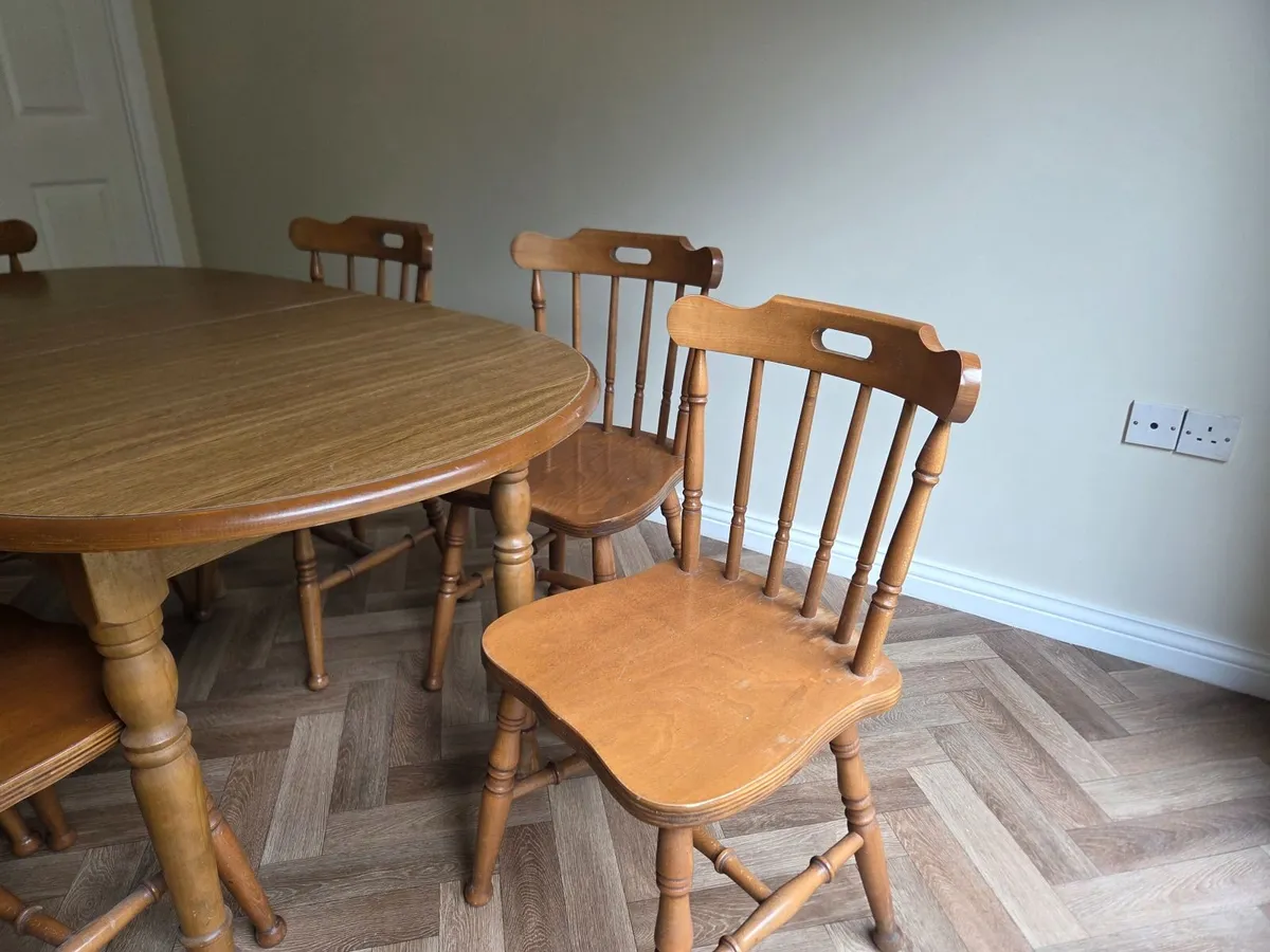 Kitchen table and 6 chairs - Image 3
