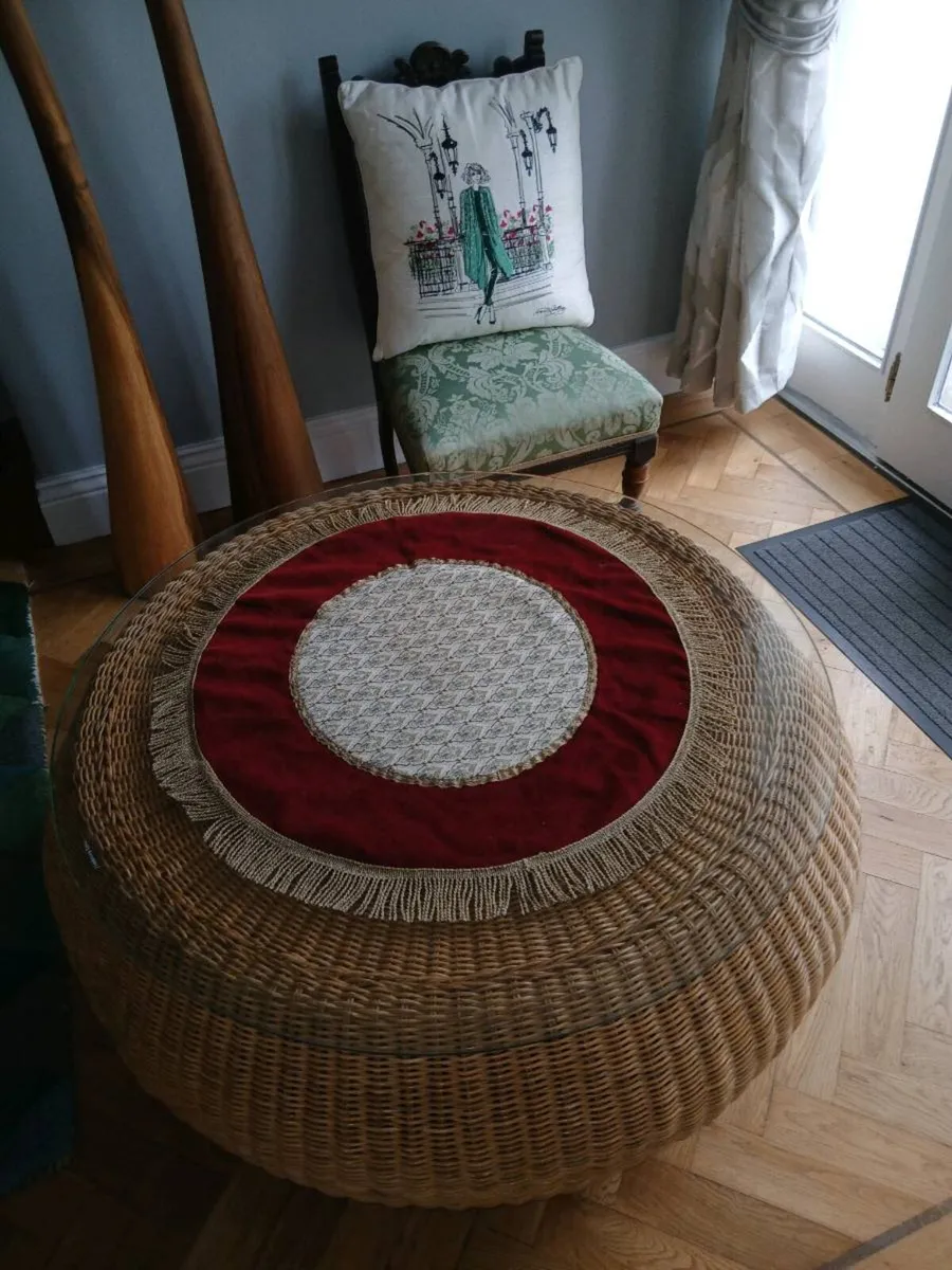 Lovely rattan glass top coffee table - Image 1