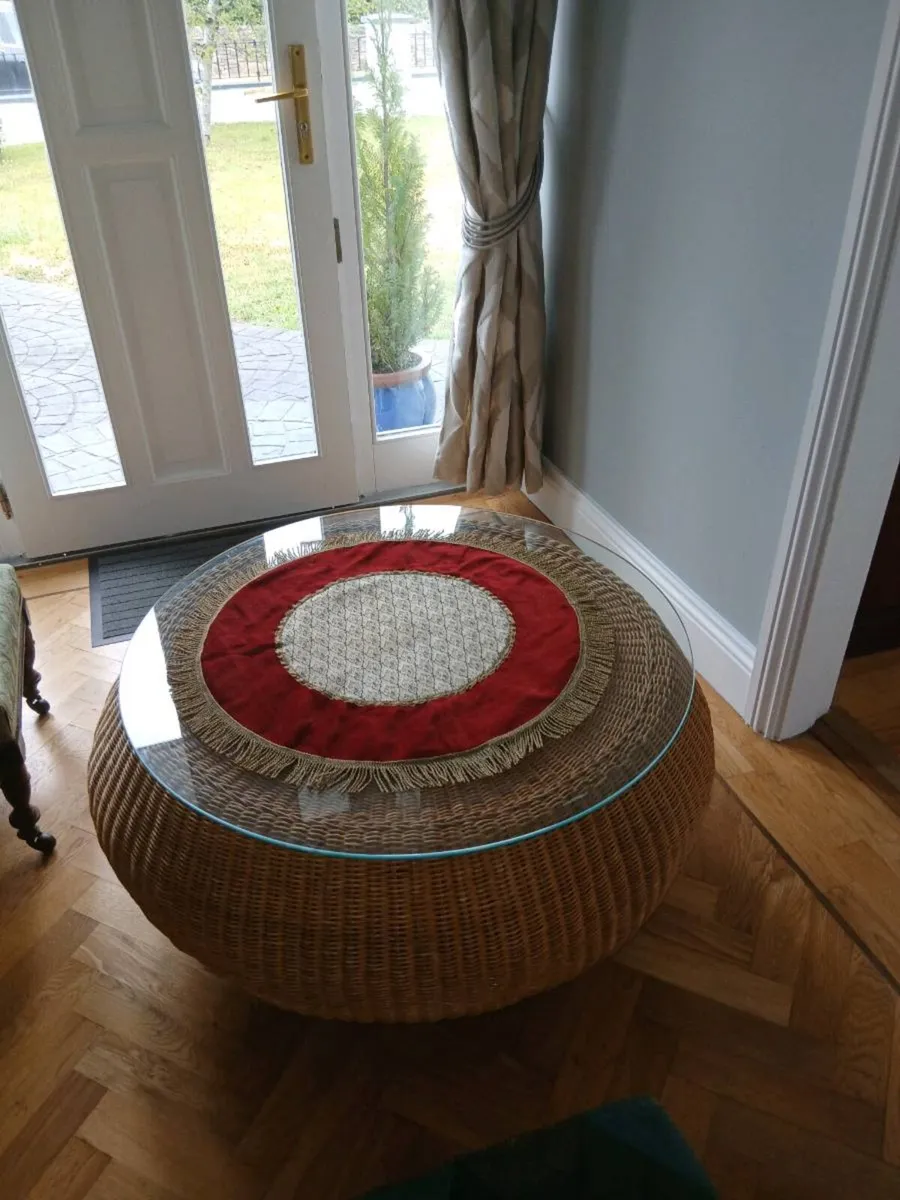 Lovely rattan glass top coffee table - Image 2