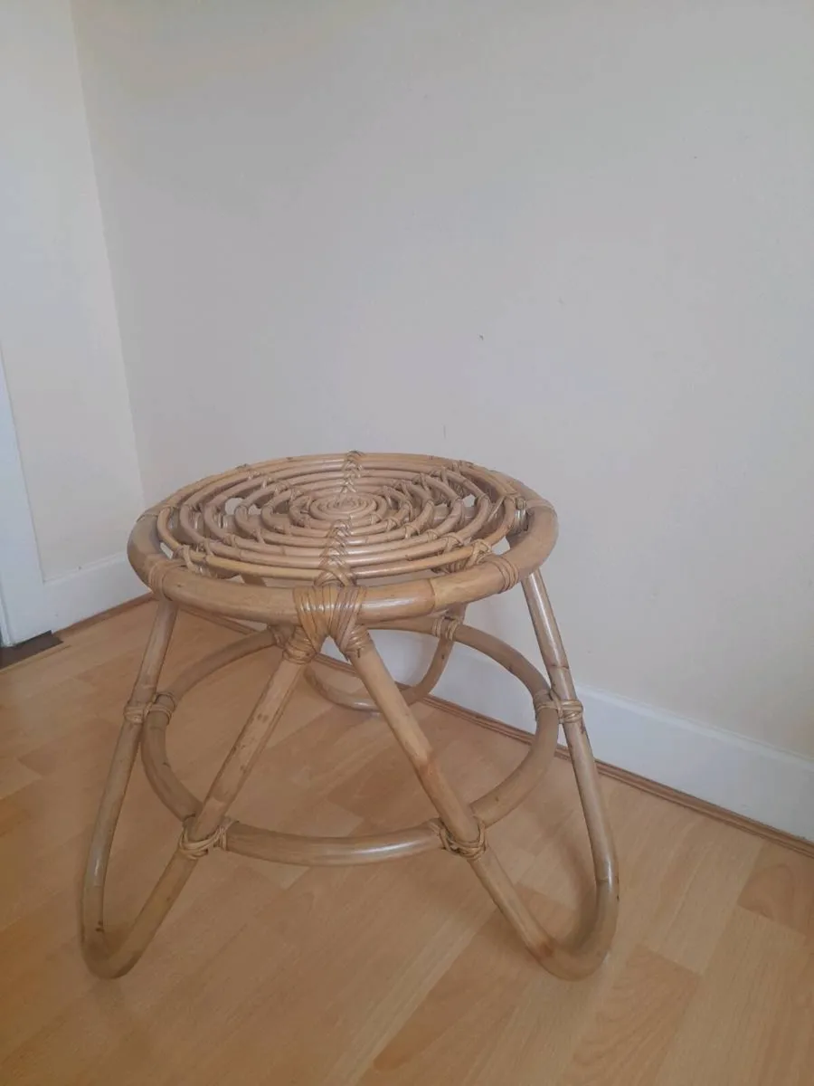 ROUND WICKER TABLE - Image 2