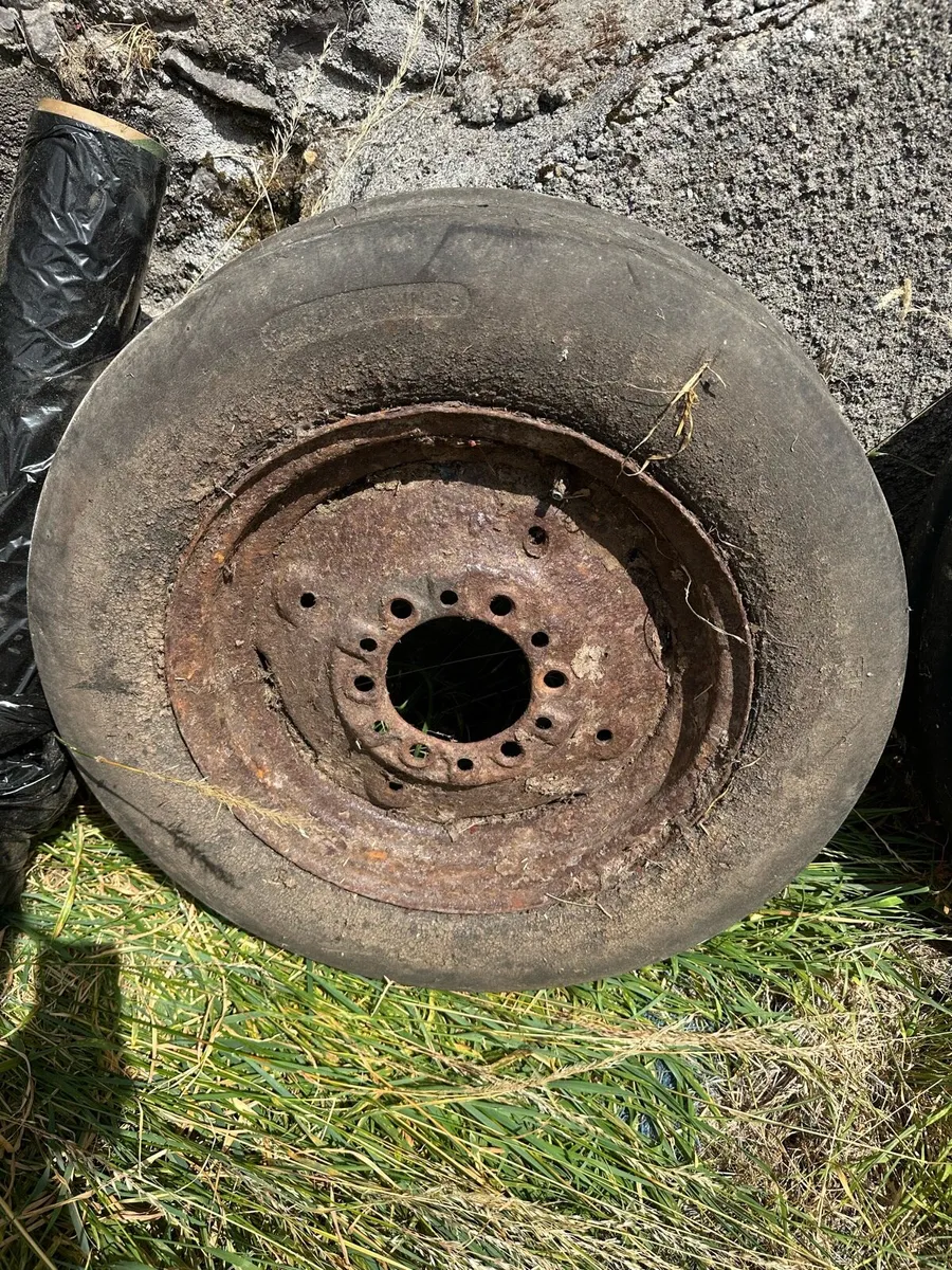 Tractor tyres and rims - Image 2