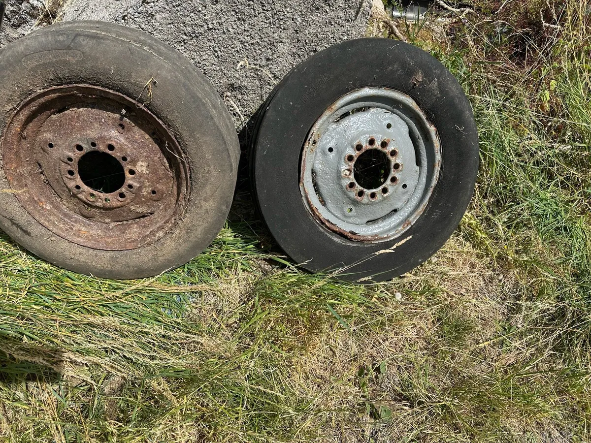 Tractor tyres and rims - Image 1