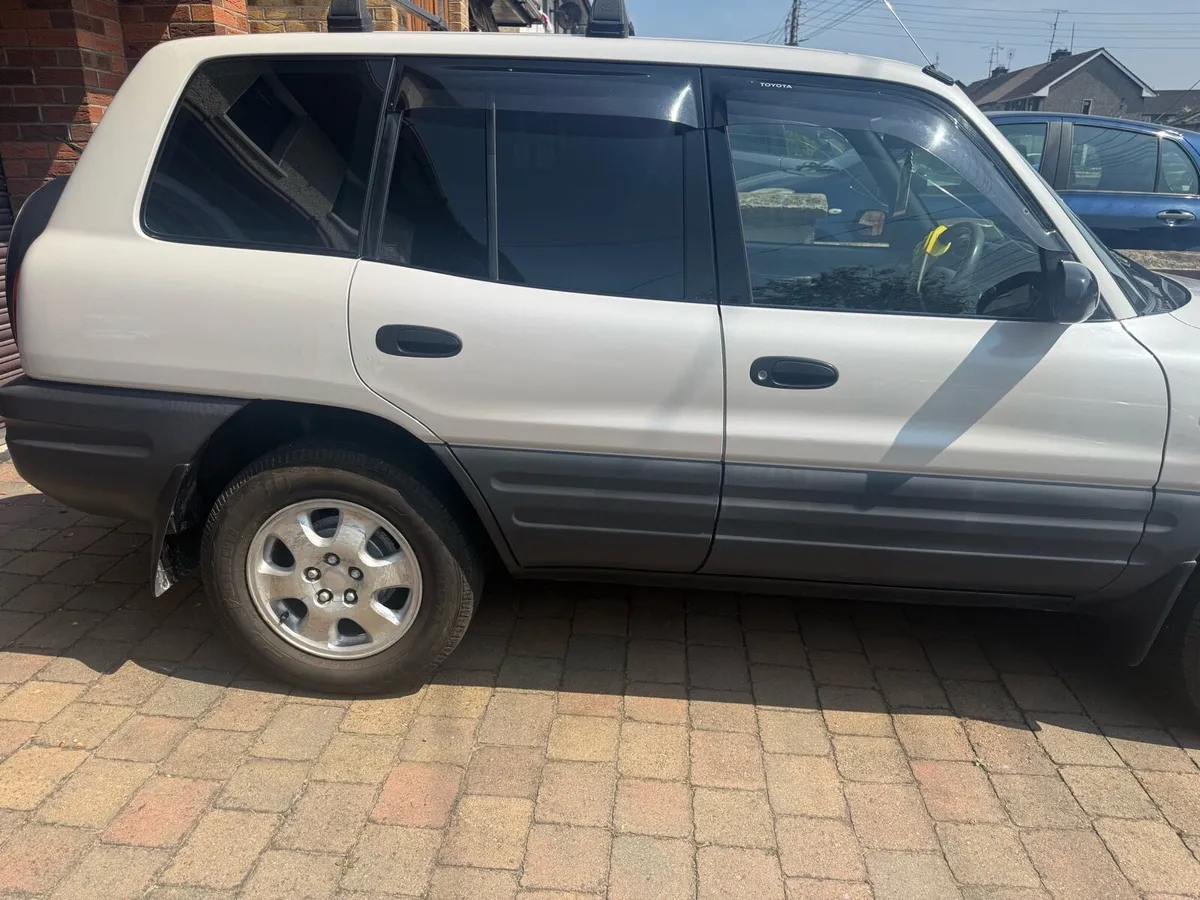 Toyota rav 4 - Image 4