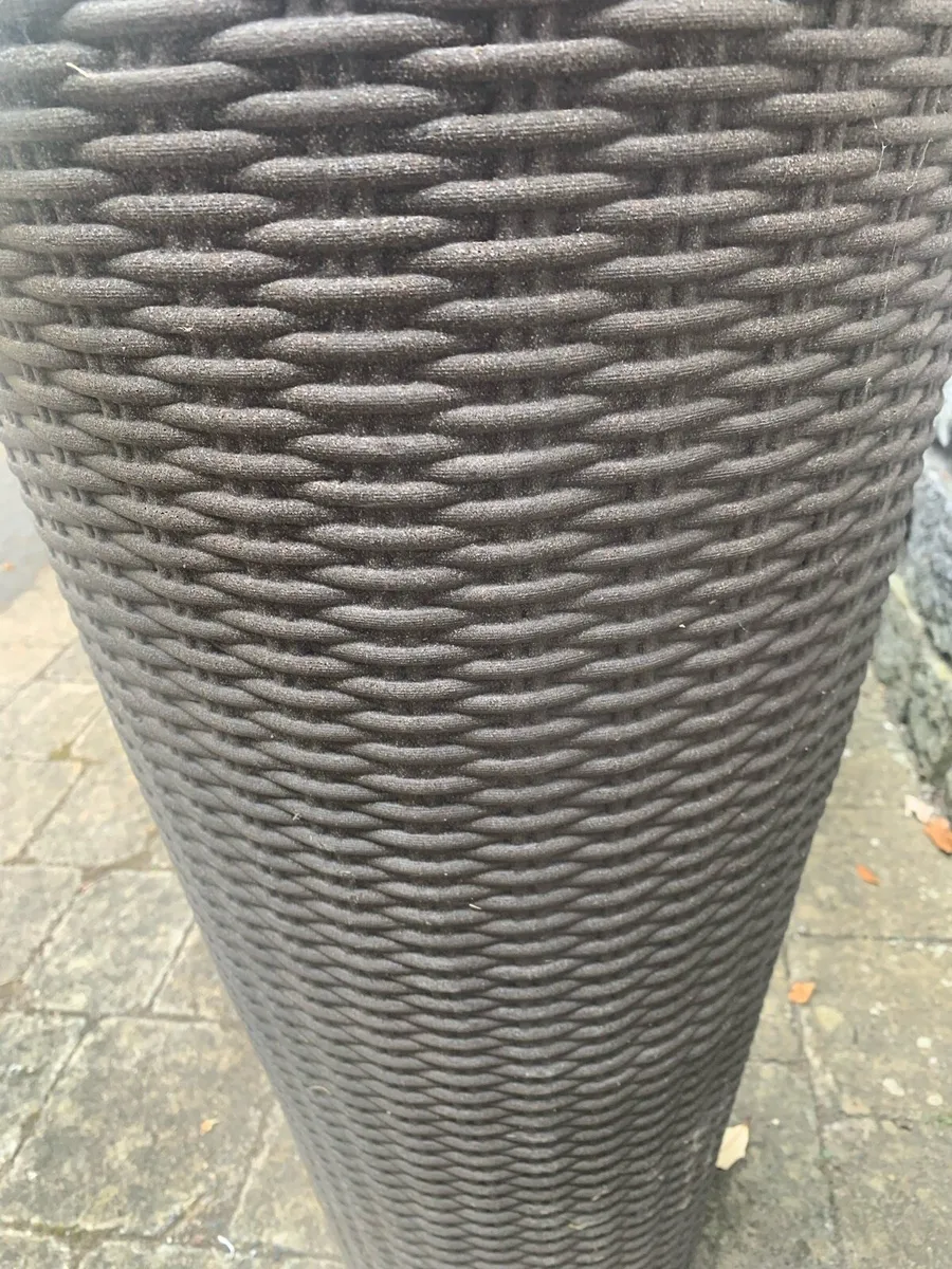 A pair of planter pots - Image 3