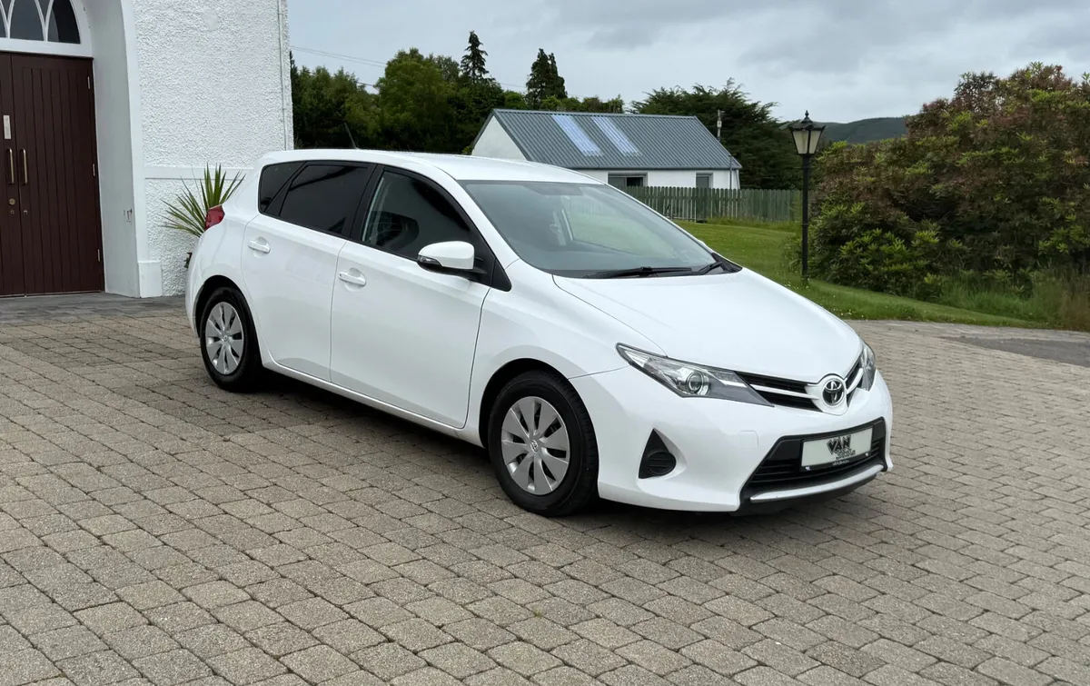 2015 Toyota Auris 1.4 D-4D TERRA VAN NO-VAT!! - Image 1