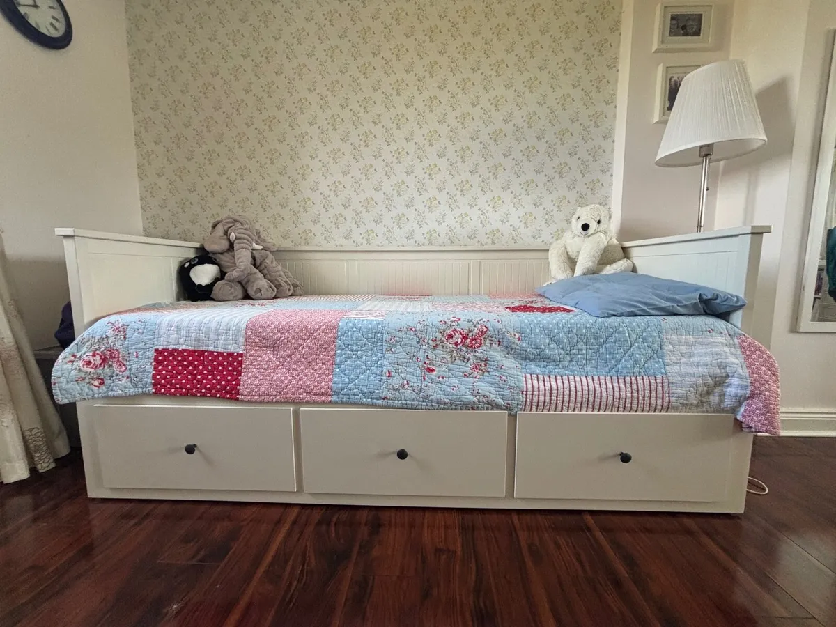 Day Bed - Image 2