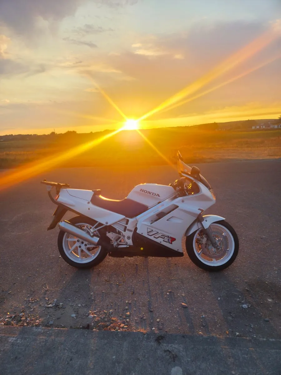 Honda VFR 750 RC36 - Image 1