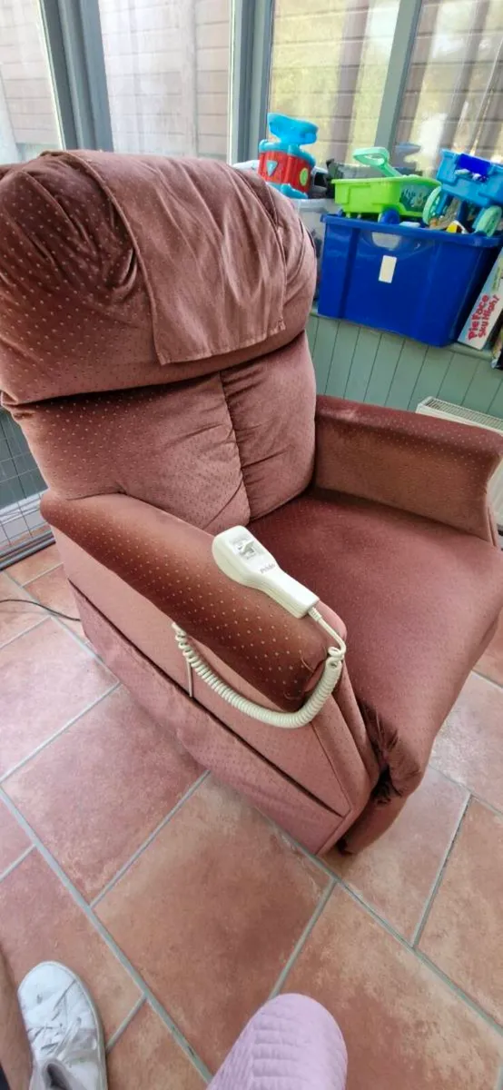 Electric Rise and Recline Chair - Image 1
