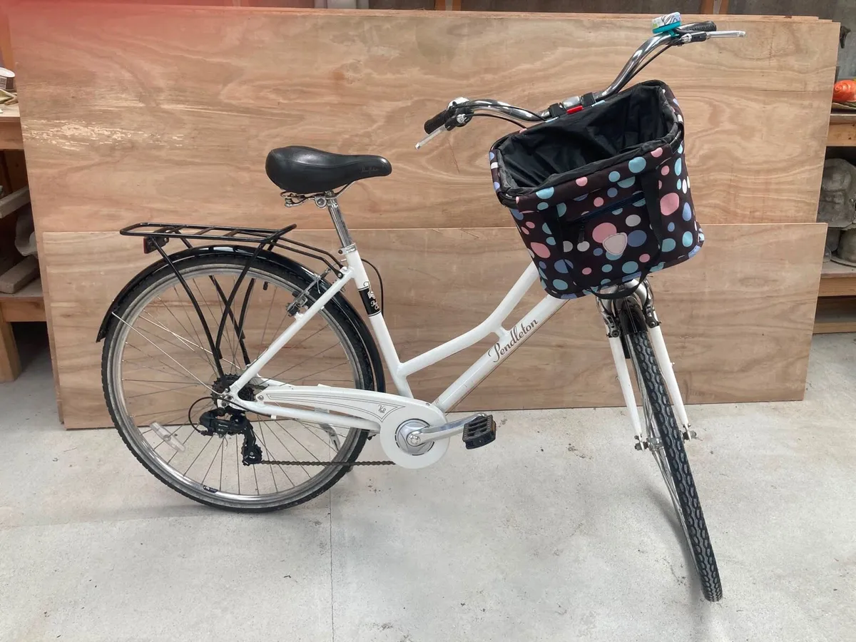 Ladies bicycle - Image 2