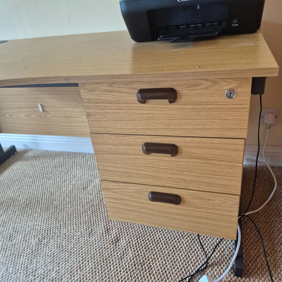 Office table - Image 4