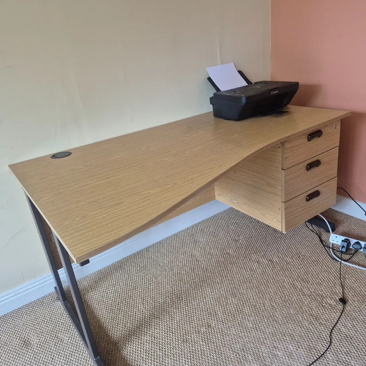 Office table - Image 1