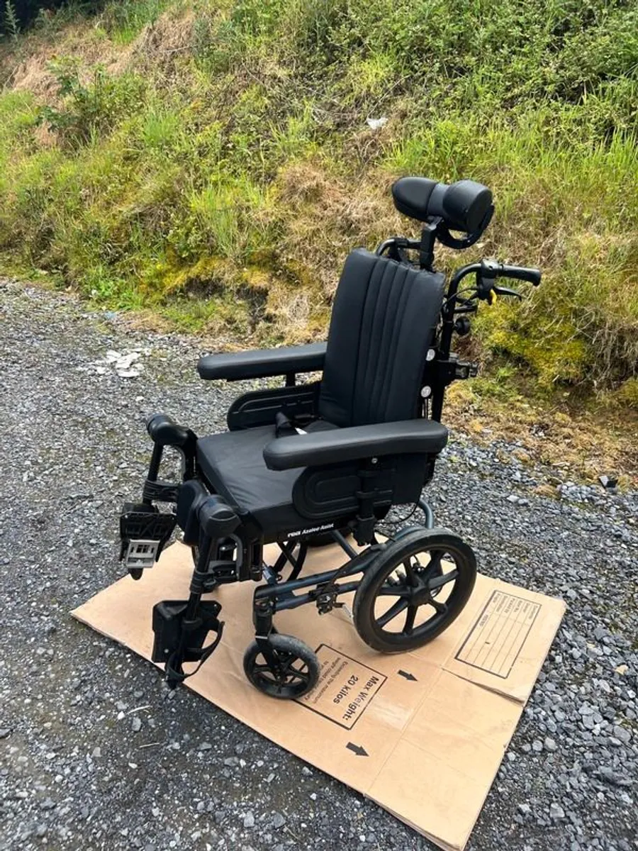 Invacare Rea Azalea Assist Tilt-in-Space Wheelchair (2022) 44x45cm Seat - Image 1