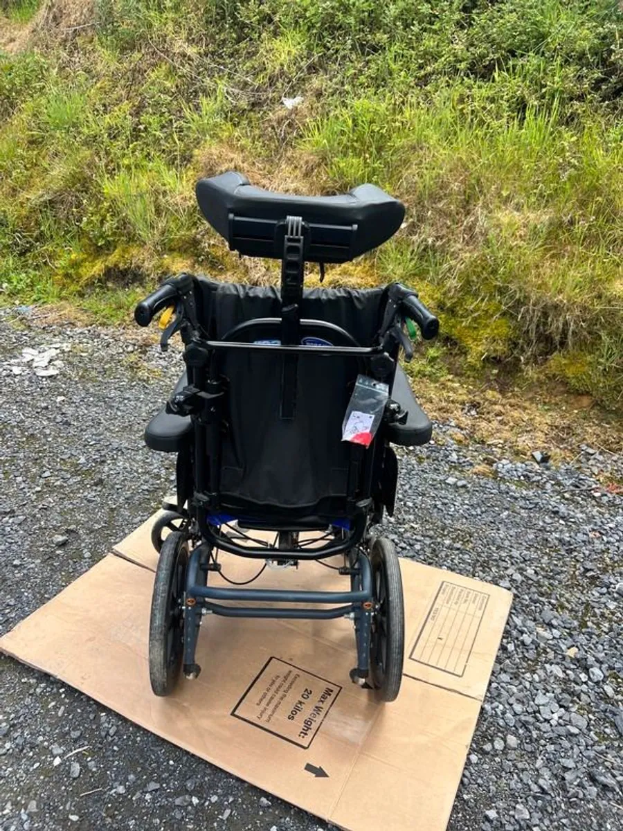 Invacare Rea Azalea Assist Tilt-in-Space Wheelchair (2022) 44x45cm Seat - Image 2
