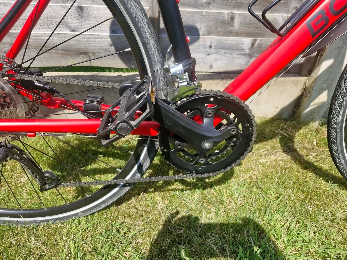 Hybrid bike boardman 8.6 as new with extras - Image 2