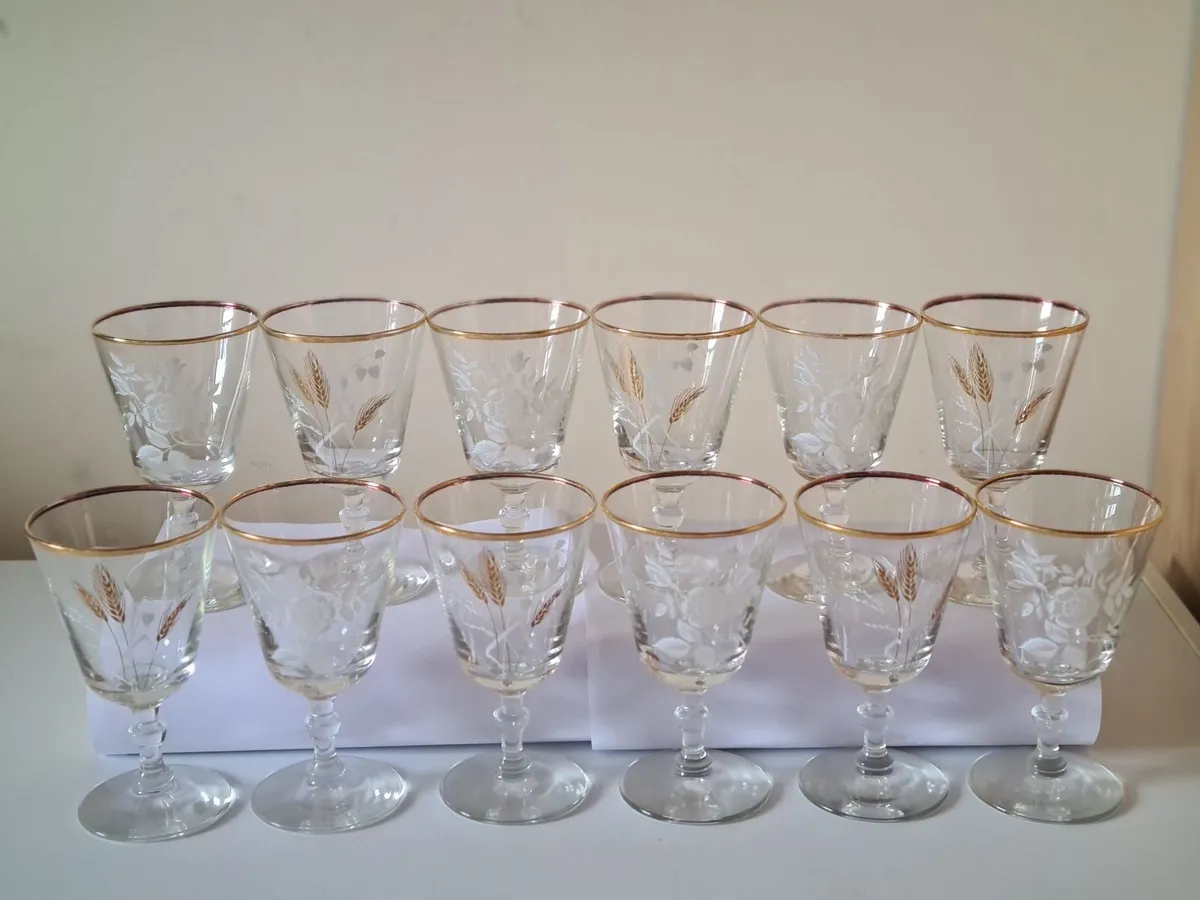Vintage Gold‑Rim Glass Set (12) Ideal Wedding Gift - Image 1